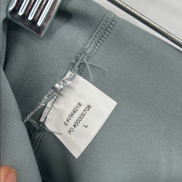 Vuori AllTheFeels Leggings Women's L Vintage Pistachio BlissBlend Workout - Picture 4 of 11